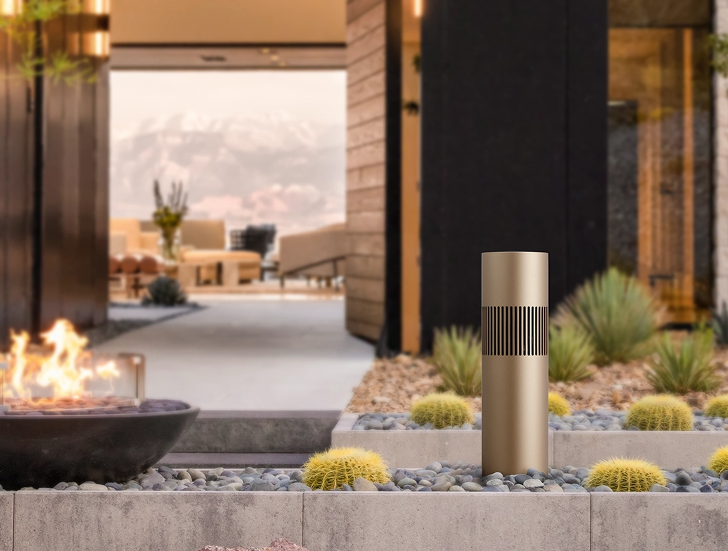 Beosound_Bollard_Lifestyle_with_fire