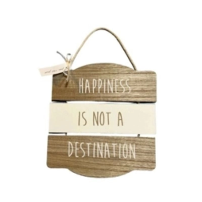 שלט לתליה מעץ ״ Happiness is not Destination״